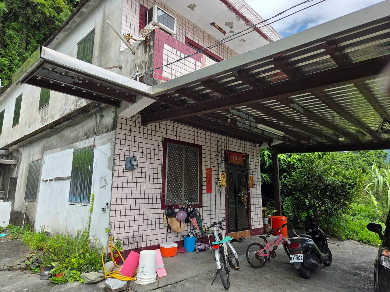 風雨中的堅守：小妍一家的溫暖陪伴(標題圖檔)